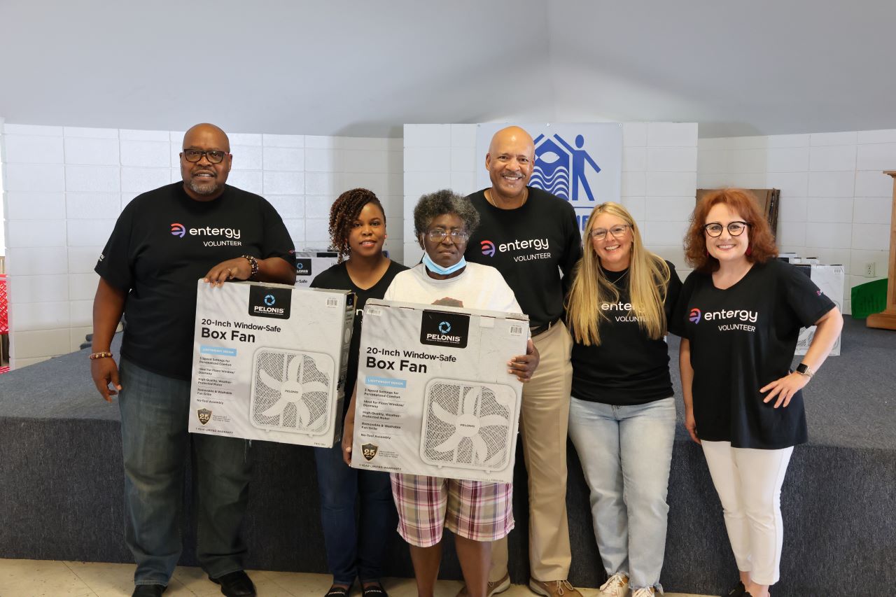 Entergy customer Erie Blakely receives a fan from Entergy Volunteers.